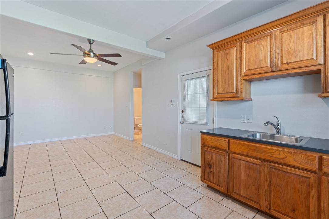 410 Knickerbocker St Property Photo 27