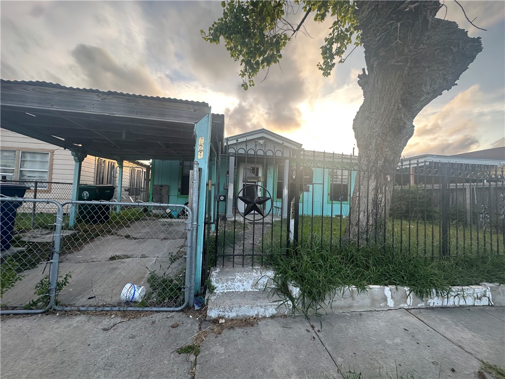 321 Cortez St