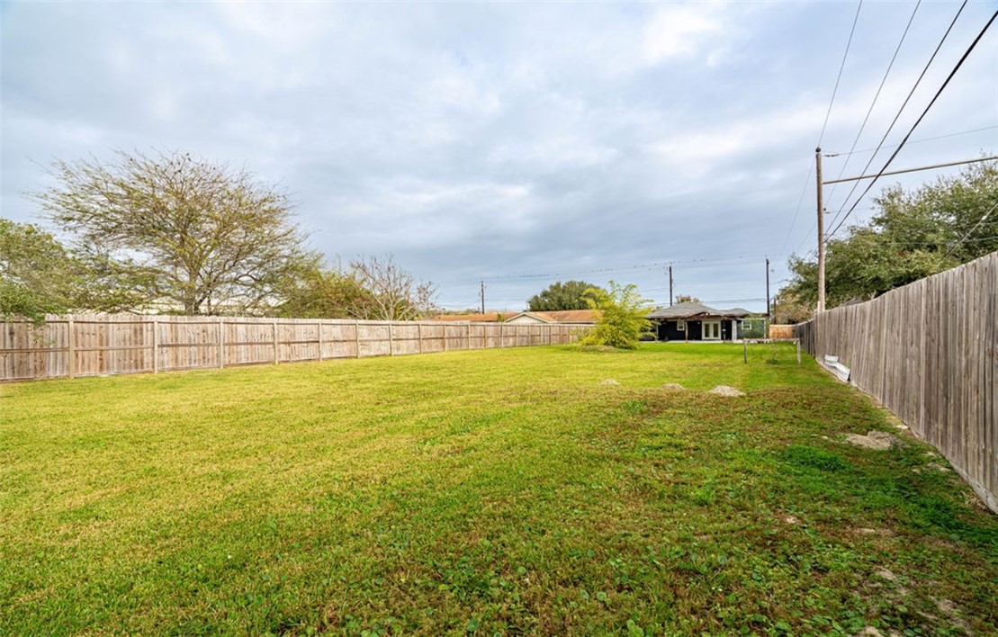 329 Yorktown Blvd Property Photo 4