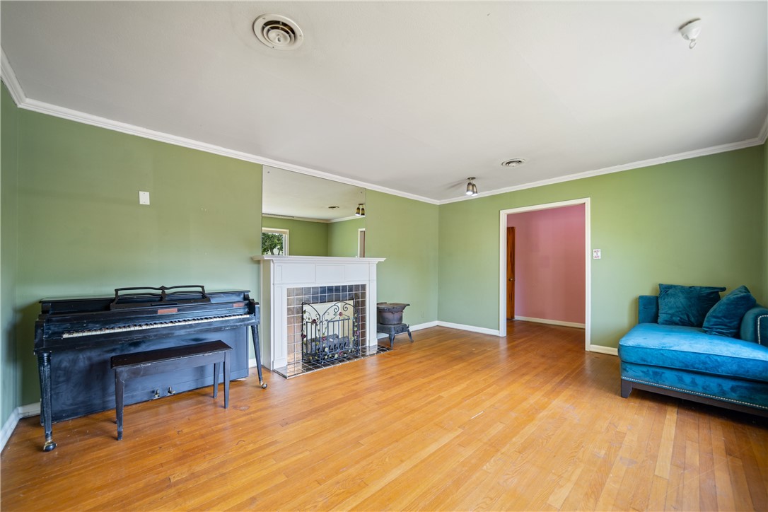 301 Chenoweth Dr Property Photo 4