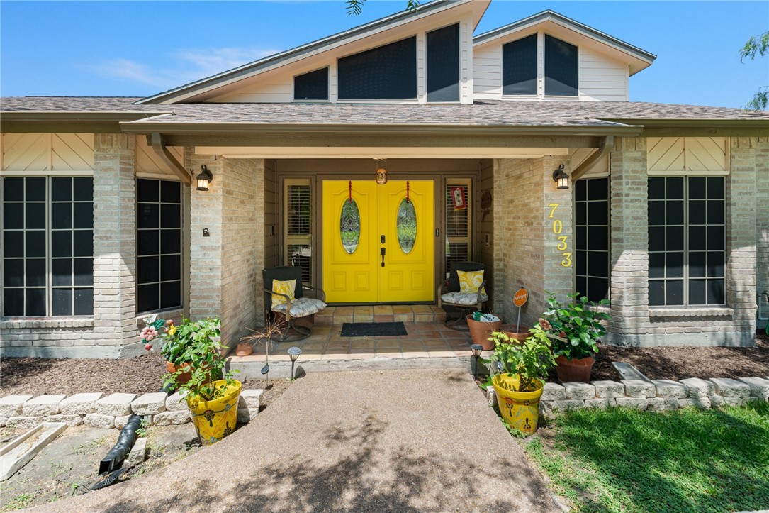 7033 Chiswick Dr Property Photo 1