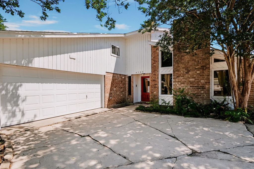 4525 Hogan St Property Photo 1