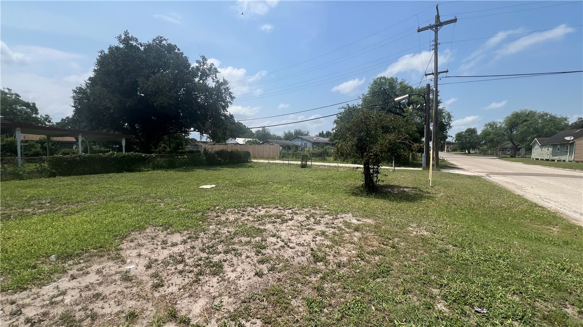 830 E King E 1/2 Property Photo 1