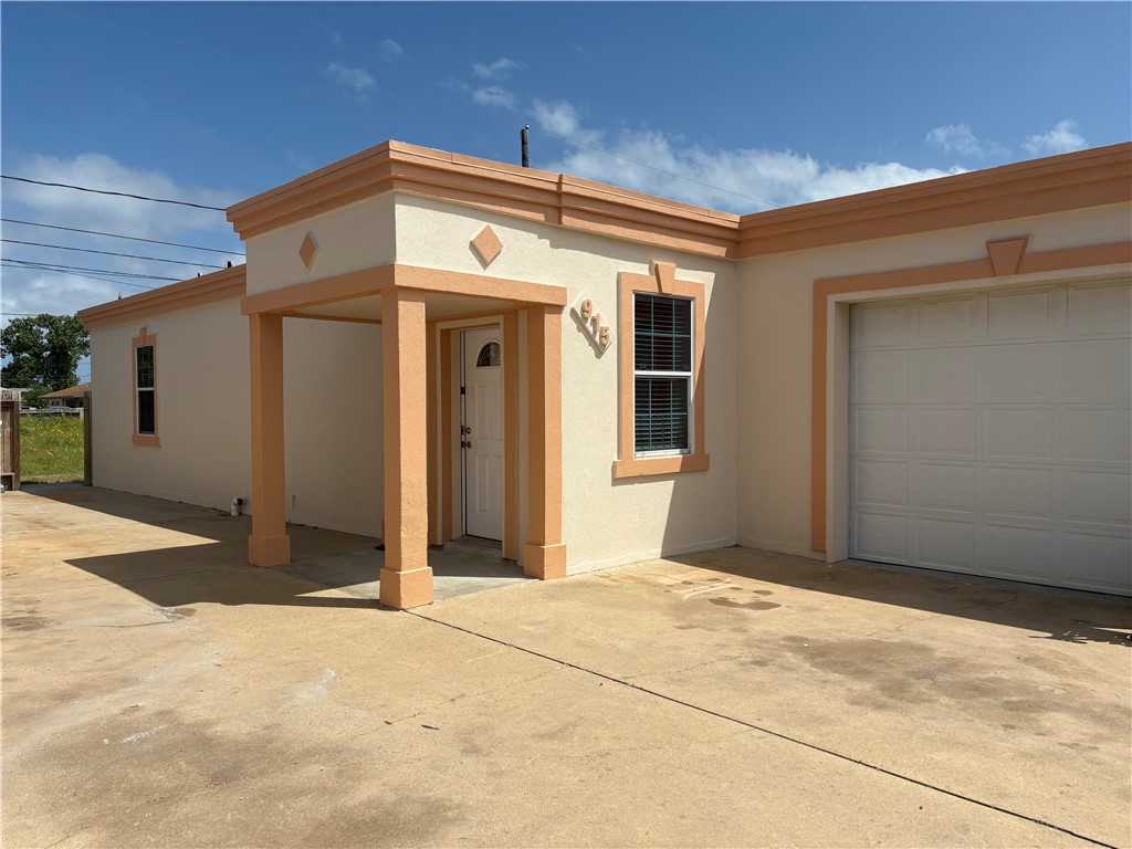 915 Flour Bluff Dr Property Photo 4
