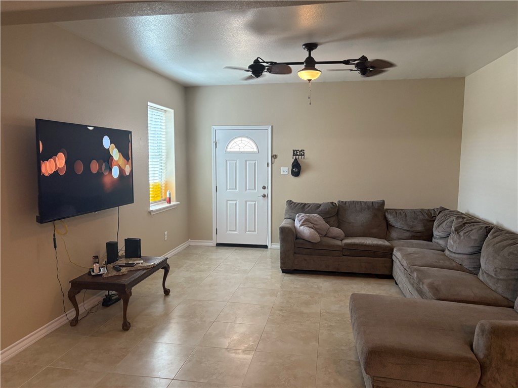 915 Flour Bluff Dr Property Photo 10