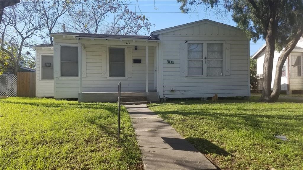 769 W Cornelia Property Photo 1
