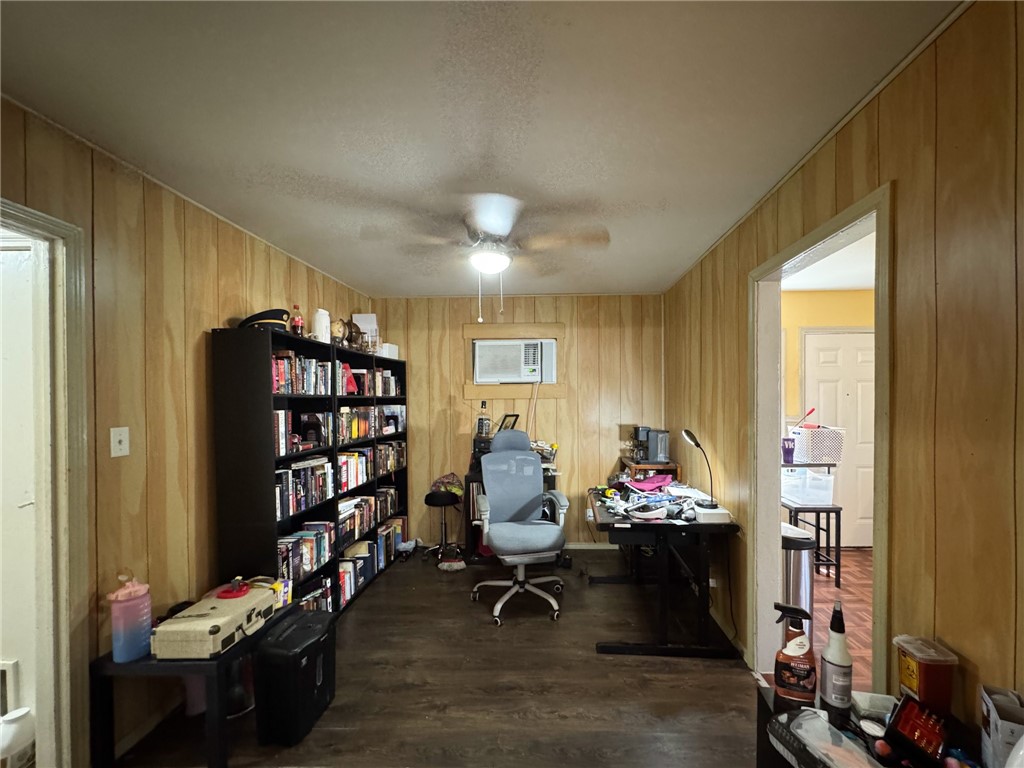 769 W Cornelia Property Photo 3