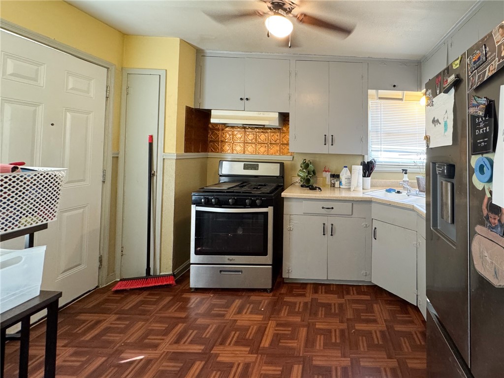 769 W Cornelia Property Photo 4