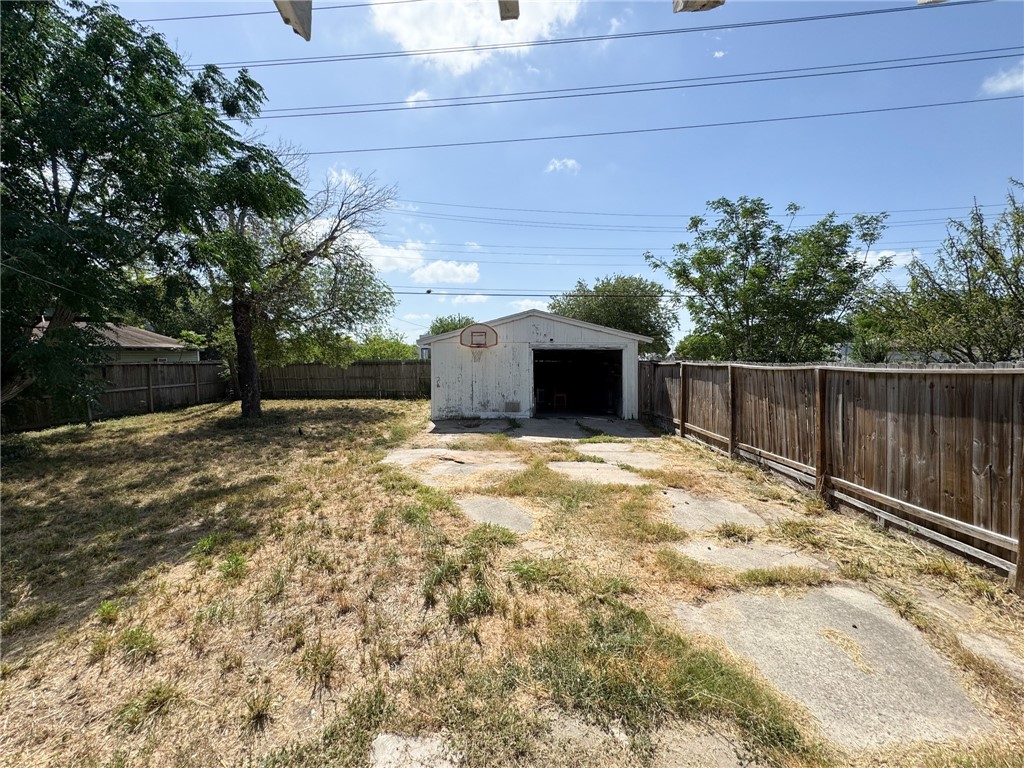 769 W Cornelia Property Photo 8