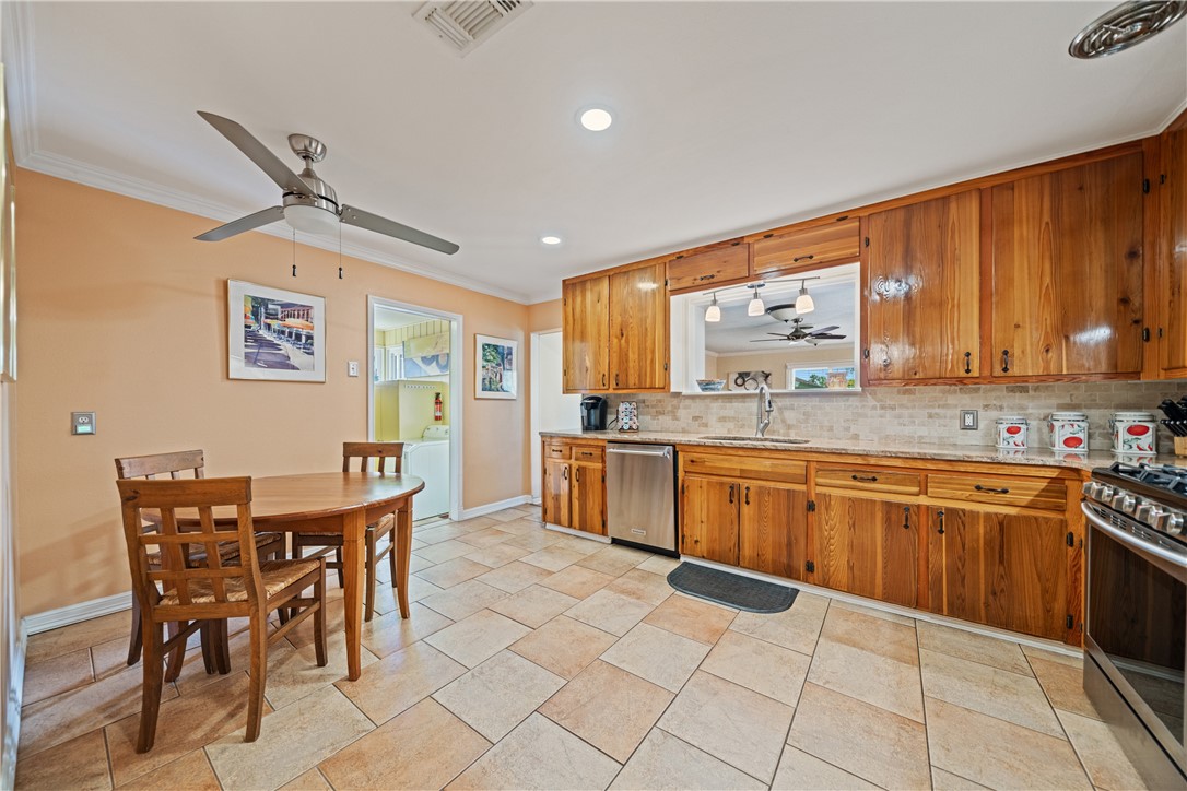 305 Circle Dr Property Photo 10