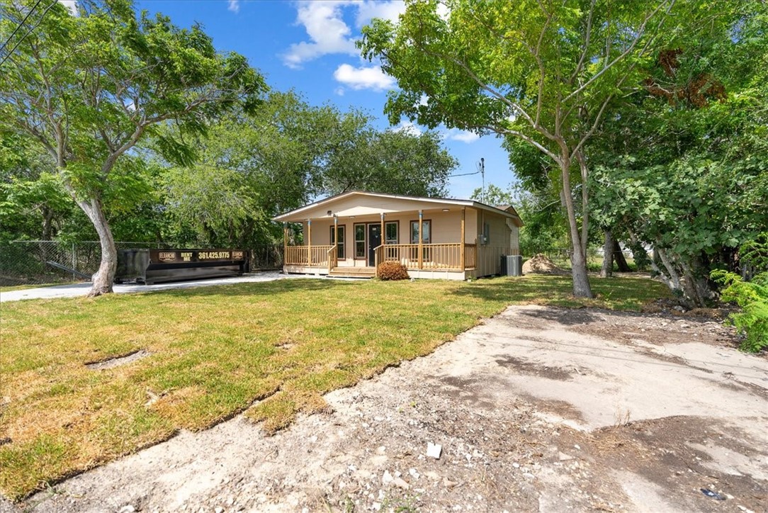 1105 S Clarkwood Property Photo 3