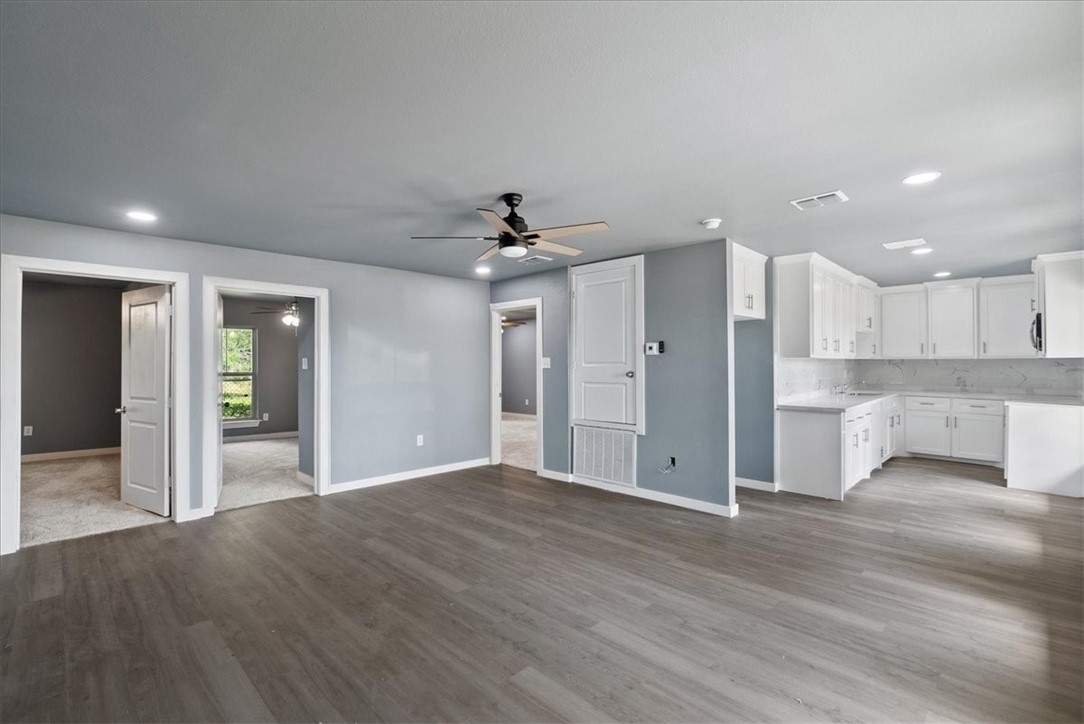 1105 S Clarkwood Property Photo 7