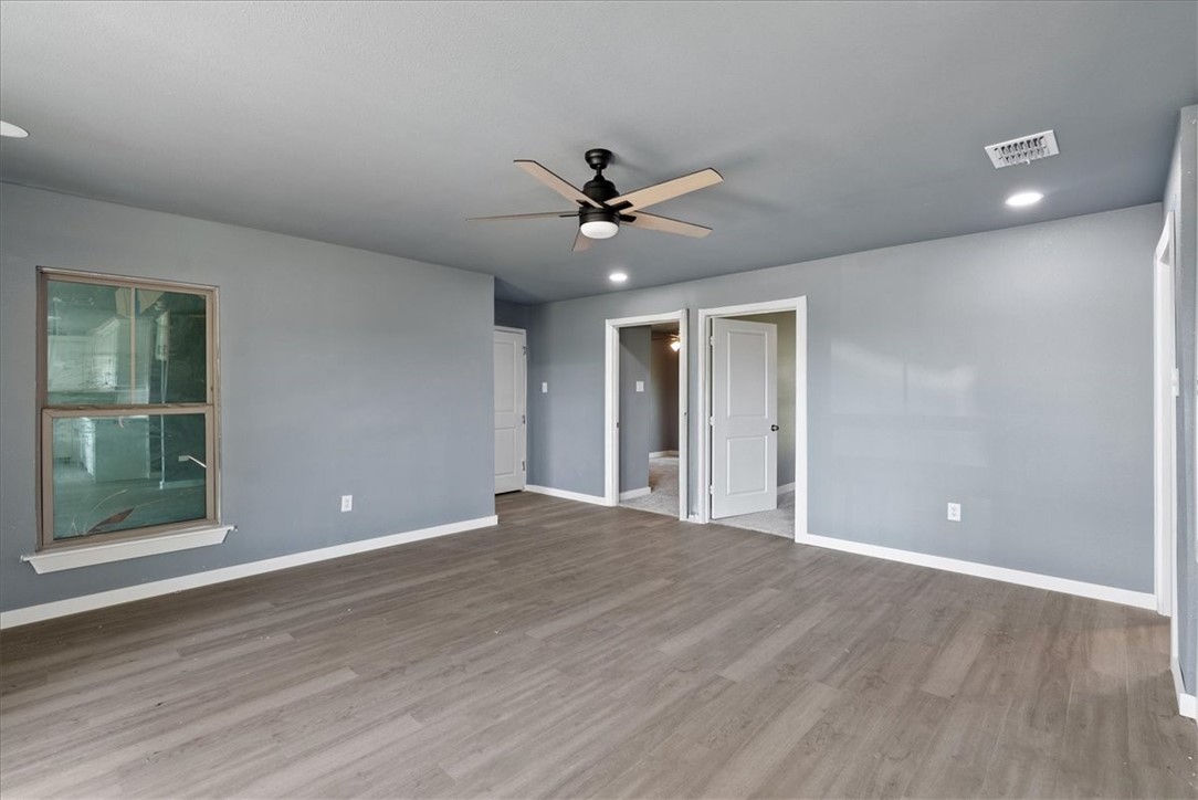 1105 S Clarkwood Property Photo 11