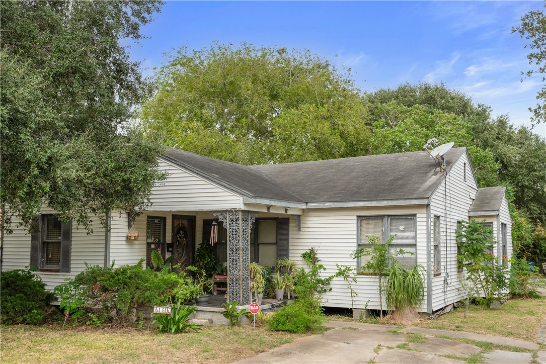 636 Texas Ave Property Photo 2