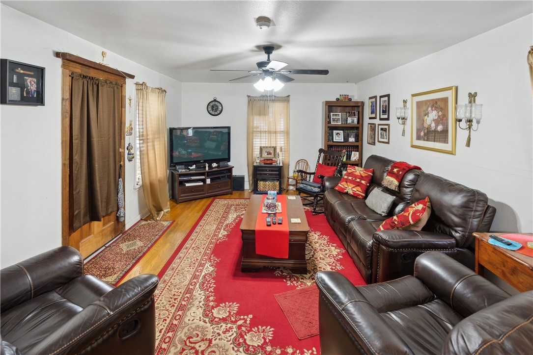 636 Texas Ave Property Photo 4