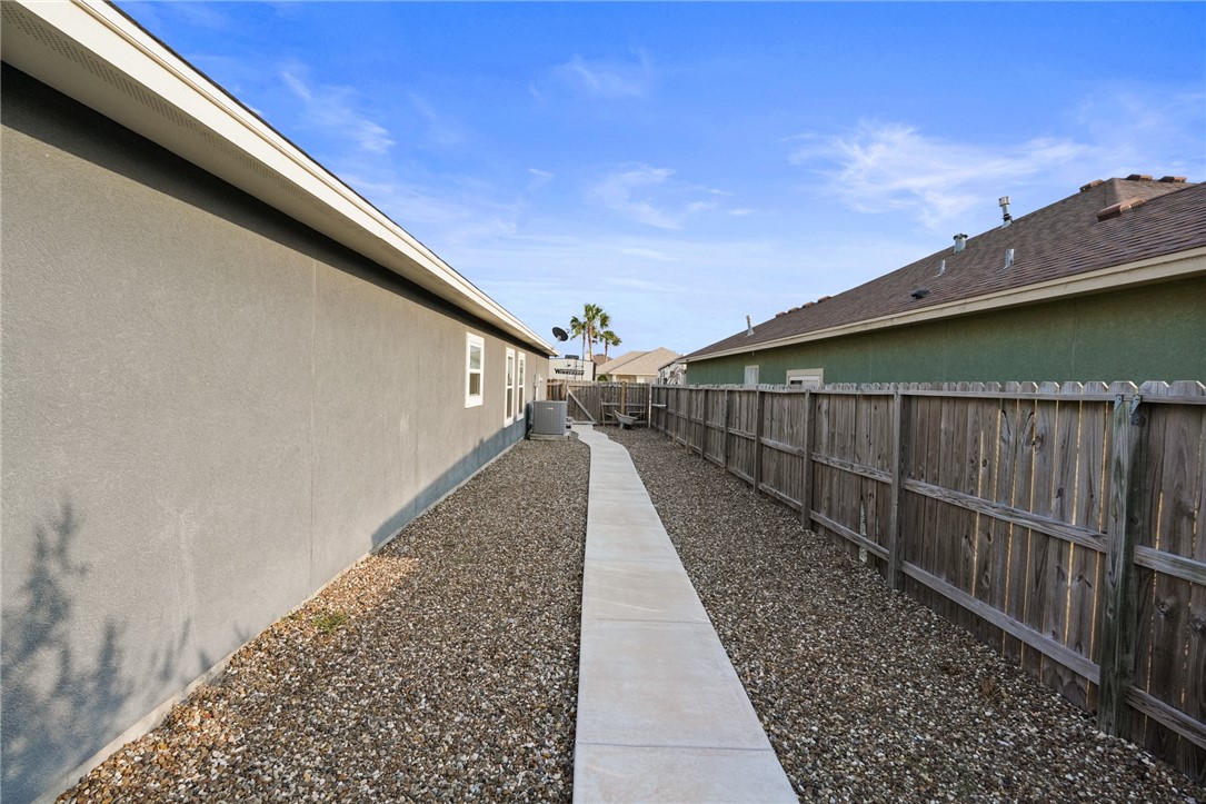 13950 Ketch St Property Photo 29