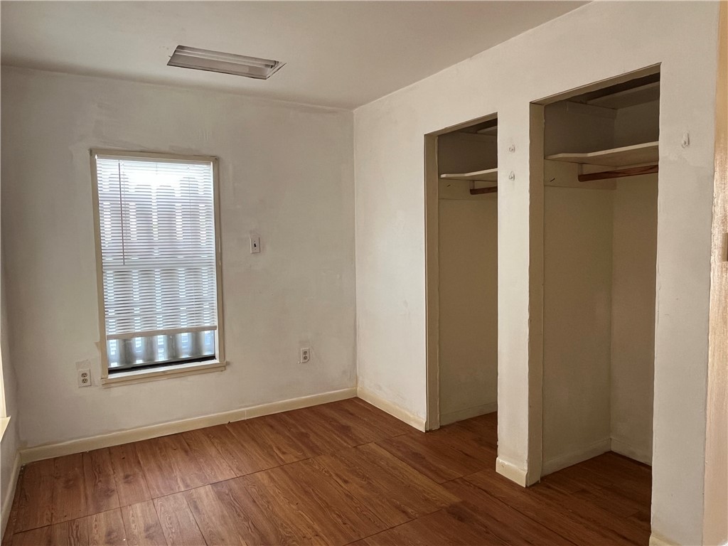 613 W Market St Property Photo 14