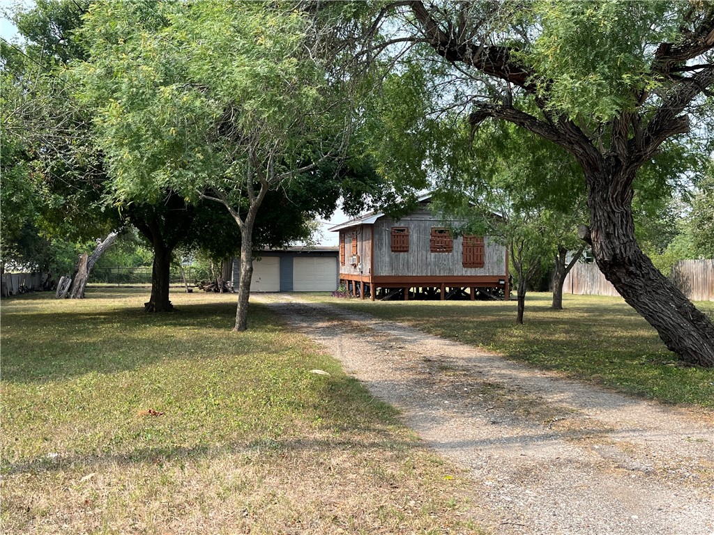 613 W Market St Property Photo 15