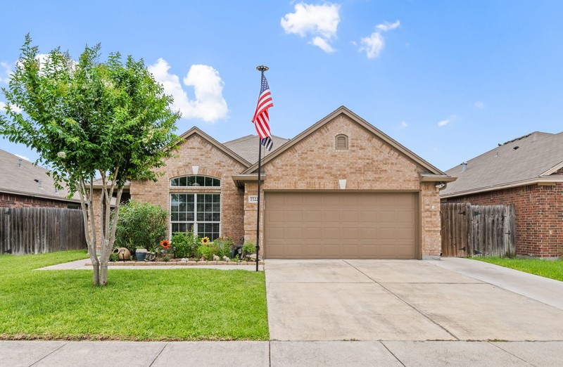 7722 Lands End Dr Property Photo 1