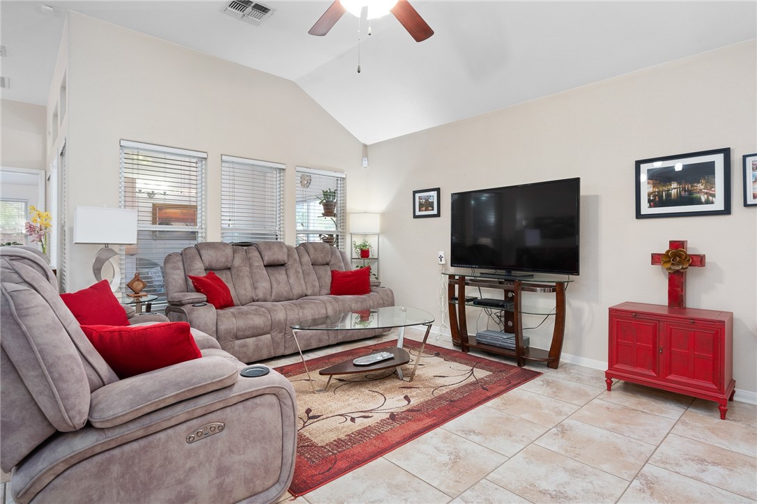 157 Heron Oaks Property Photo 5