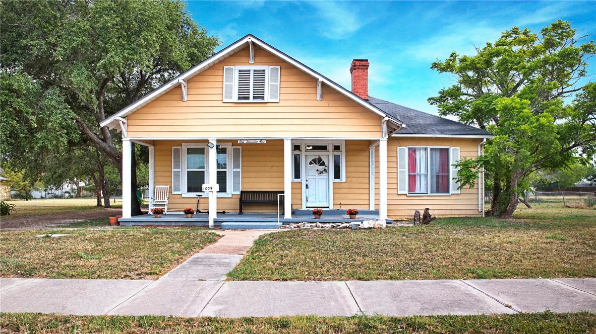 1009 E Sinton St Property Photo 1