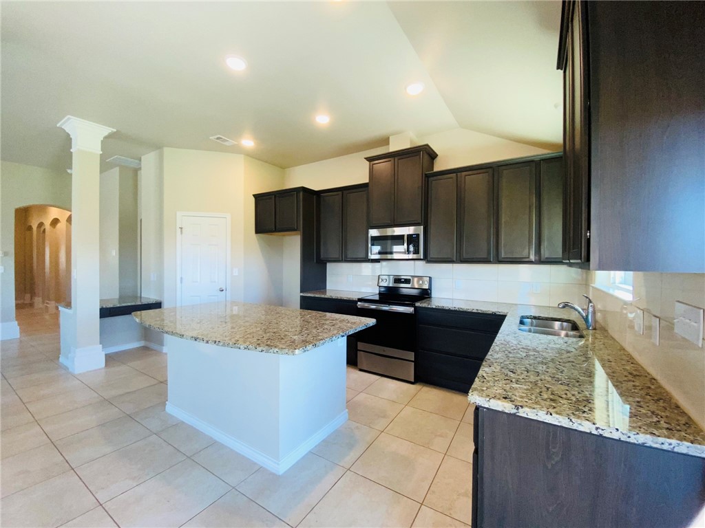 2270 Tallow Dr Property Photo 7