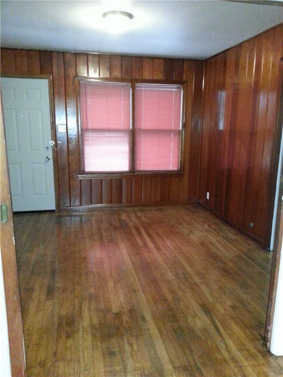 605 Lansdown Dr Property Photo 3