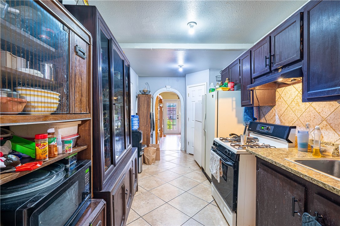 1509 Dorado St Property Photo 4