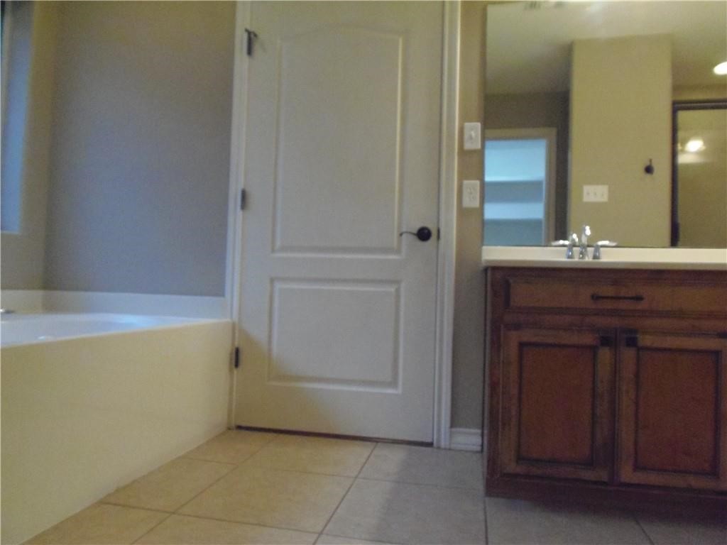 7525 Brush Creek Dr Property Photo 12