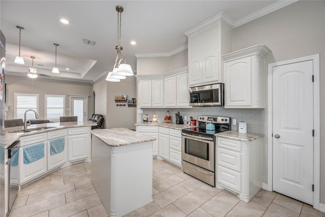 4009 Yankees Pl Property Photo 12