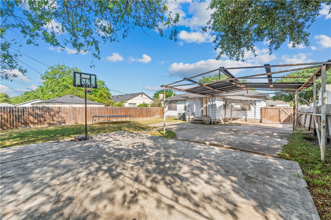 618 Ralston Ave Property Photo 19