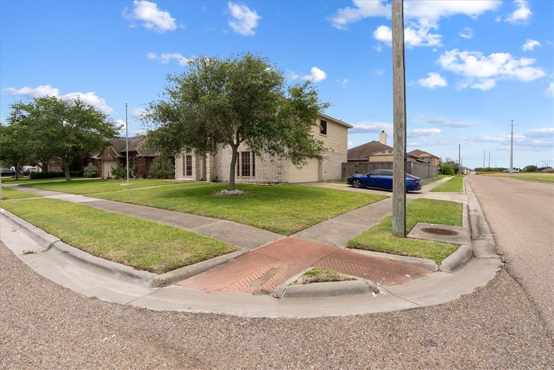 3901 Gibraltar Dr Property Photo 3