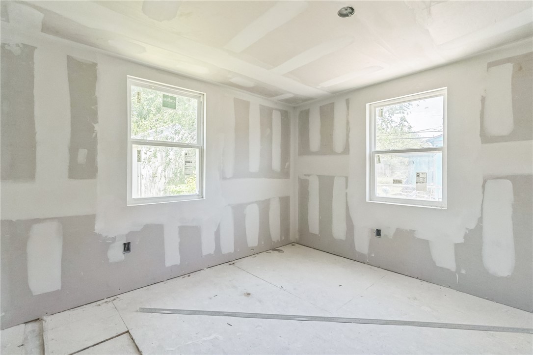 1630 Hudson St Property Photo 12