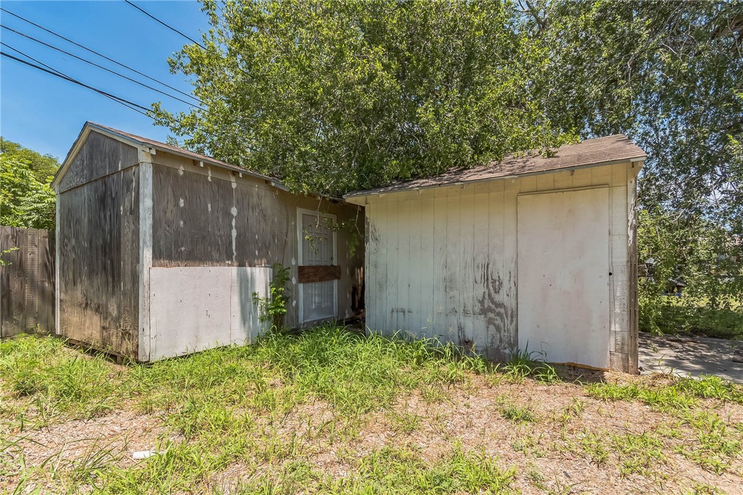 1630 Hudson St Property Photo 16