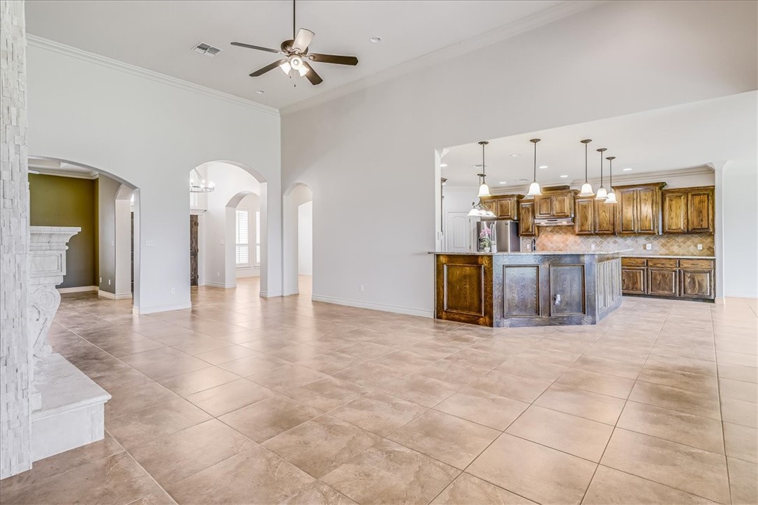 6241 Lago Vista Dr Property Photo 4