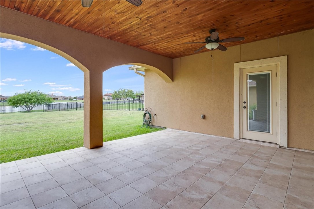 6241 Lago Vista Dr Property Photo 9