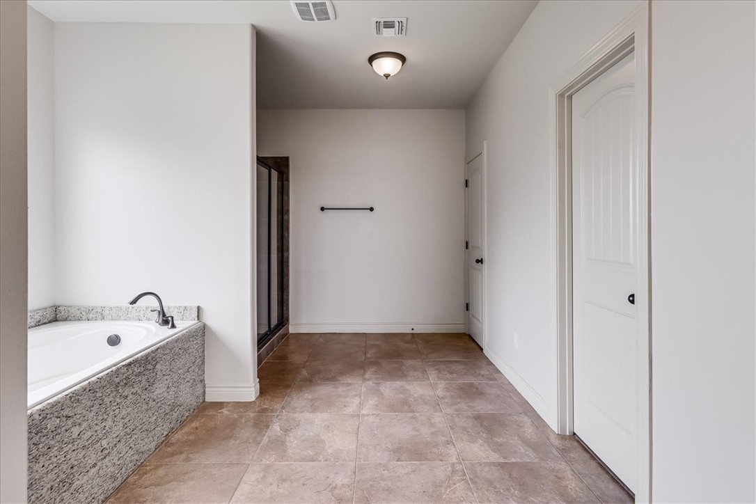 6241 Lago Vista Dr Property Photo 28