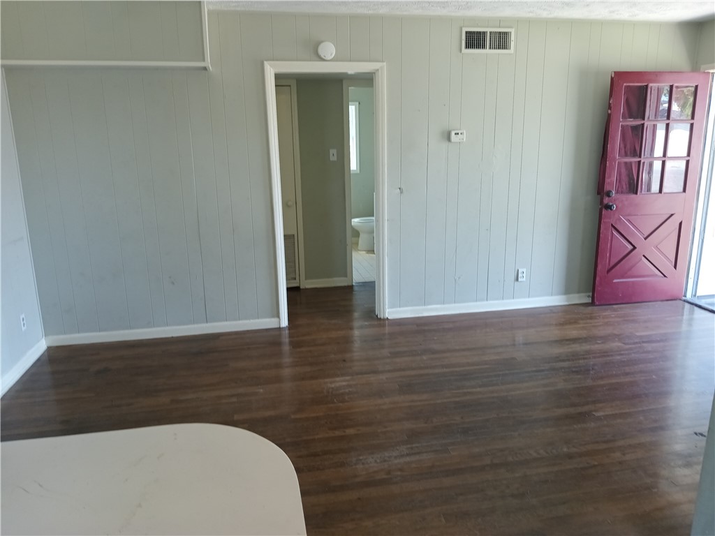 4702 Rogerson Dr Property Photo 3