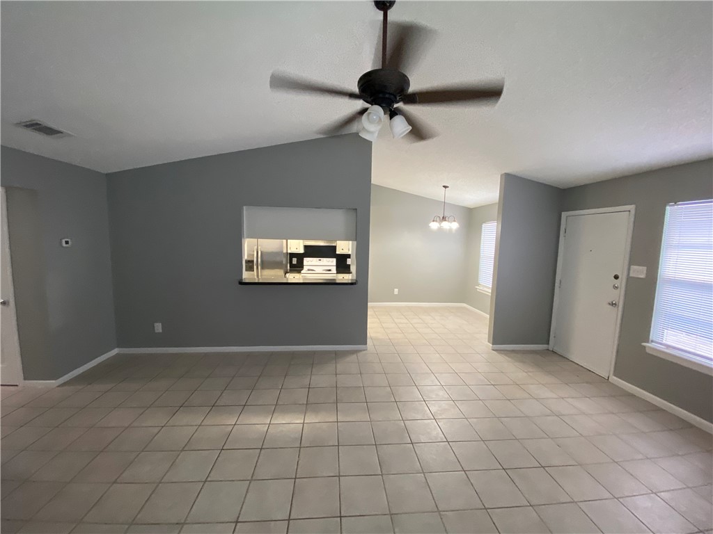 7201 Kress F4 Property Photo 3