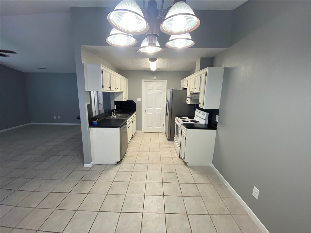 7201 Kress F4 Property Photo 4