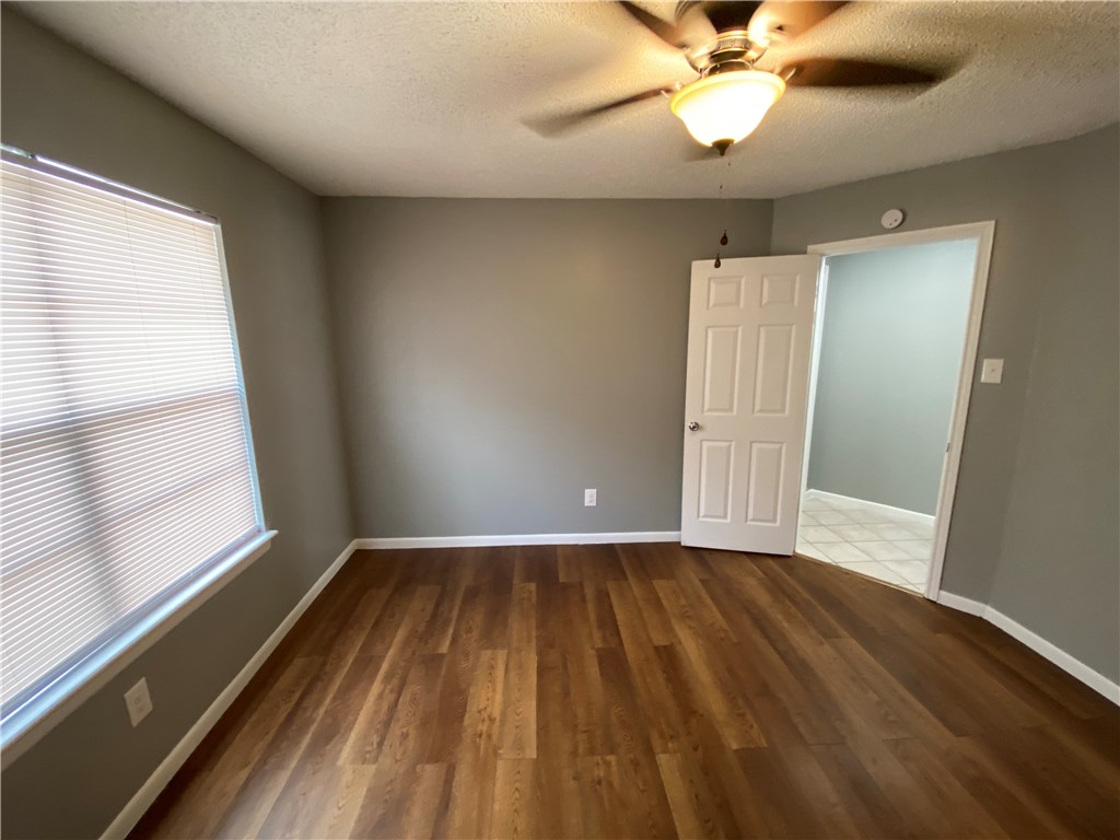 7201 Kress F4 Property Photo 14
