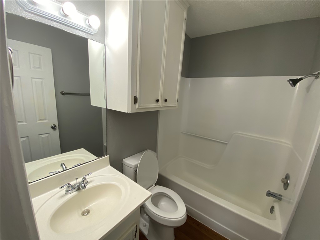 7201 Kress F4 Property Photo 16