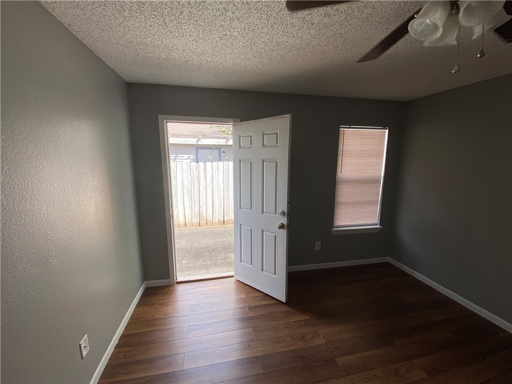 7201 Kress F4 Property Photo 17