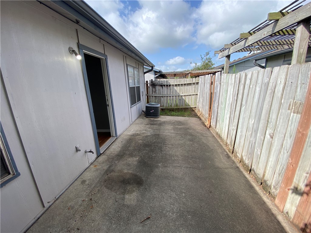 7201 Kress F4 Property Photo 19