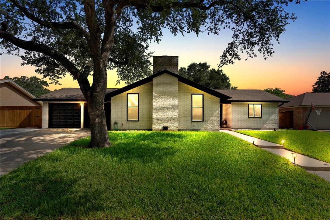 1413 Alta Vista St Property Photo 3