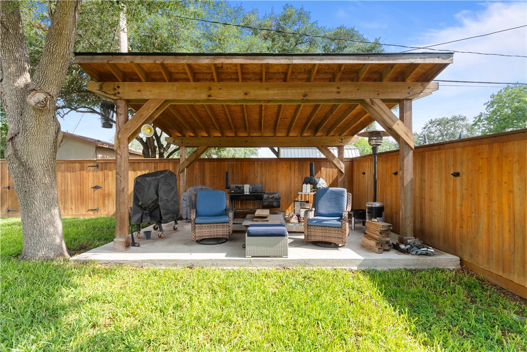 1413 Alta Vista St Property Photo 25