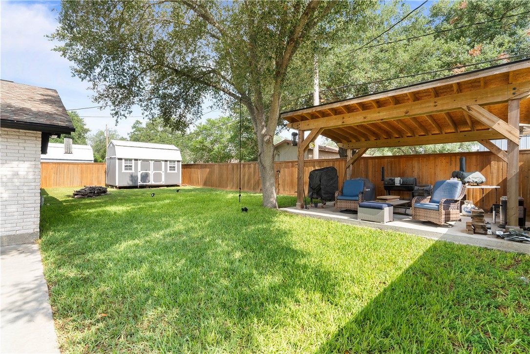 1413 Alta Vista St Property Photo 27