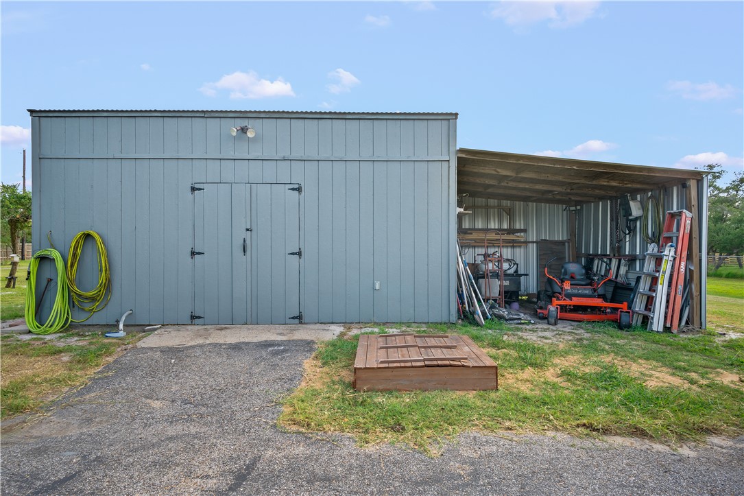 2502 Mundine Property Photo 35