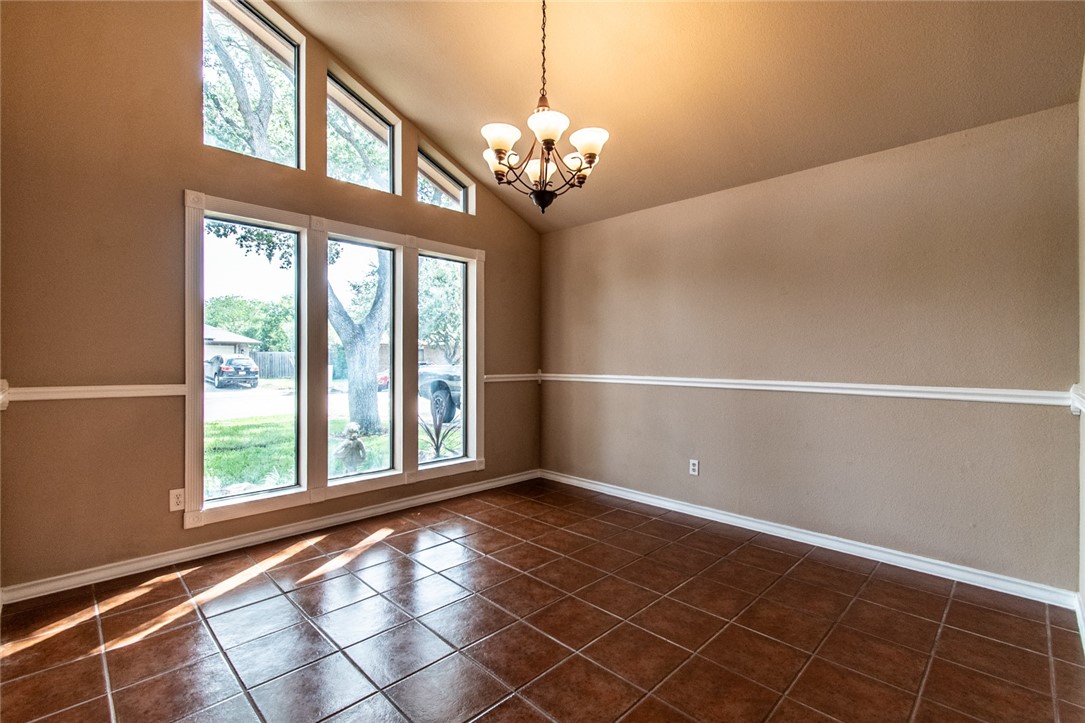 2725 Persimmon Property Photo 5
