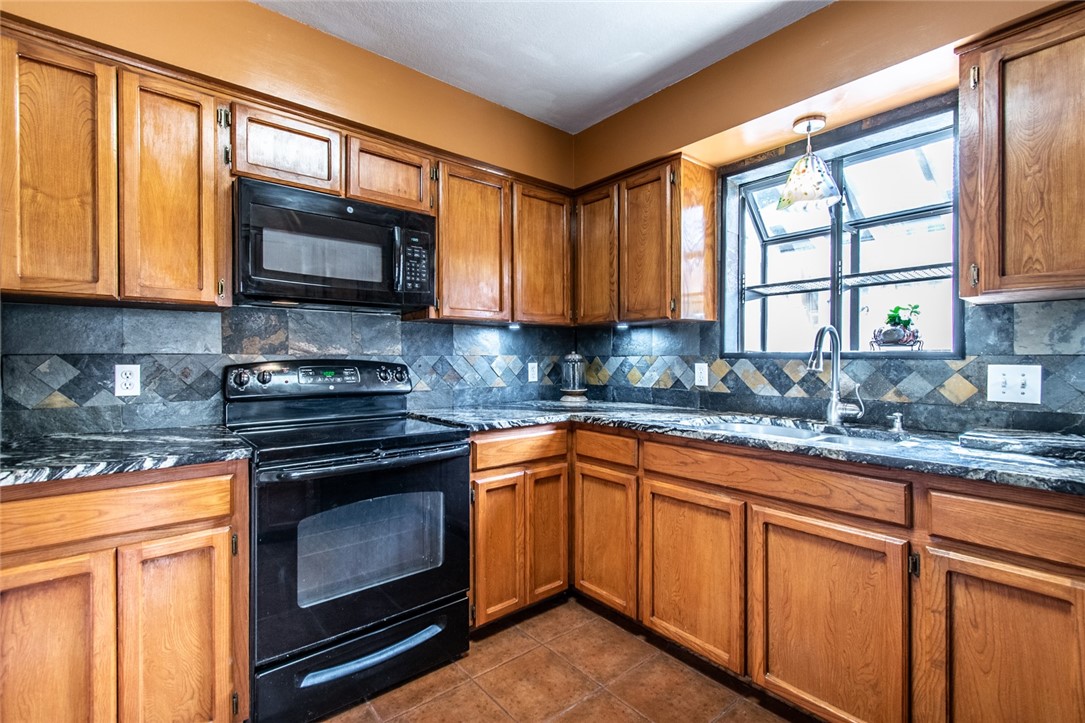 2725 Persimmon Property Photo 7